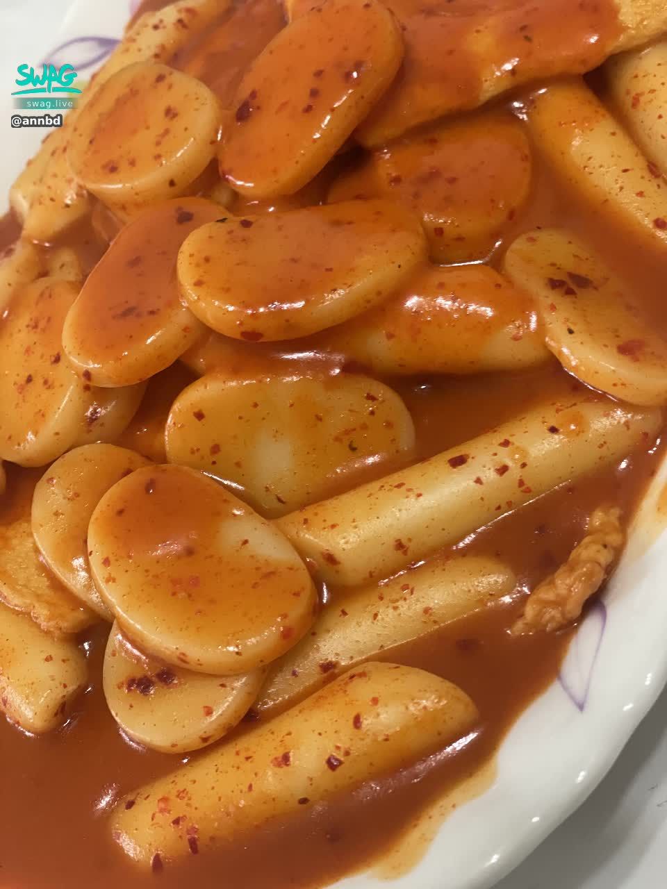  : Just the other day my family bought Korean hot sauce because I love spicy food and came back to me
So I can't stand it today, I went to buy rice cakes and made my own spicy fried rice cakes.
🤣🤣🤣🤣🤣🤣
I think when I was working in Japan, I would ask the kitchen to secretly make spicy fried rice cakes for me to eat.
Then when I go to a Korean friend's house, it is specified that there is a spicy fried rice cake. 🤣
Now in Taiwan I can only do it myself 🥺 Because what the store does is really.... immoral...
