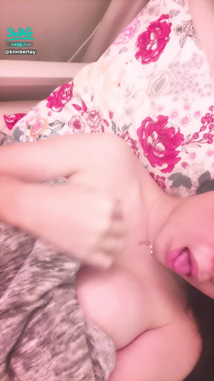 kimberlay : 做你的小棉襖😍🫧寶貝喜歡人家的身材嗎？想不想看更多