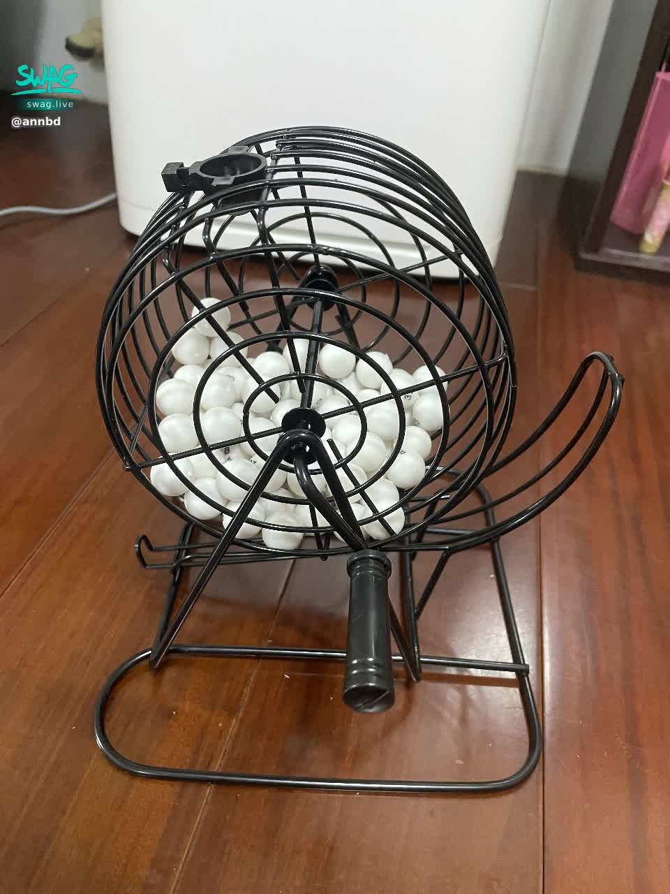  : No, my new friend is too cute 😍😍😍😍😍
I'm going to make a move for him 😝😝😝
Come and play games with An An on the live broadcast ~ win me and give me a small bonus for the video