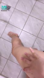 bershuka : 週日晚上好💦 茉茉全裸在浴室摸臀、色打屁屁‼️好響🤭來聽茉茉跟你講色話🔞無濾鏡直拍‼️🔥🔥🔥