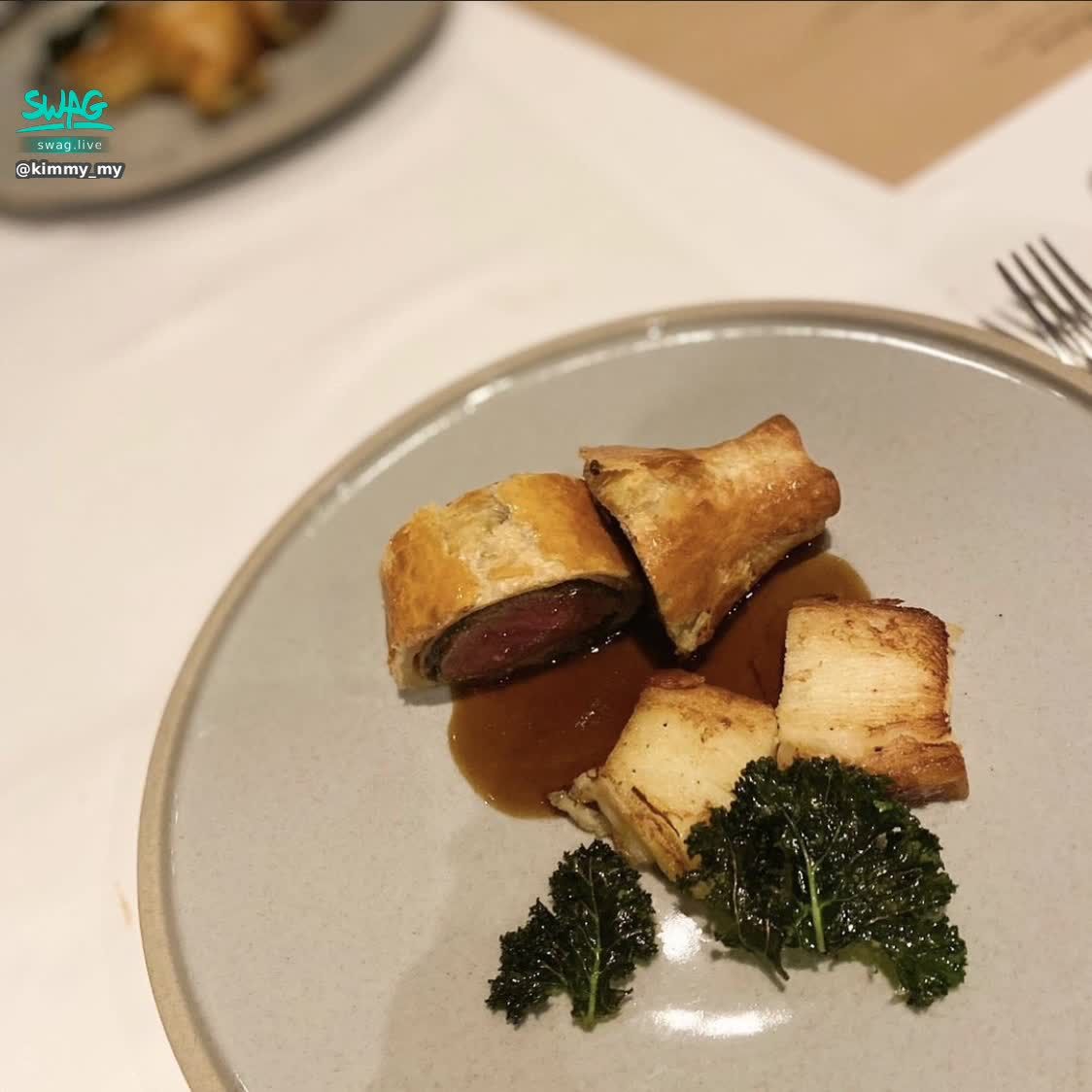 kimmy_my : 我肚子餓了，哥哥要帶我去吃 beef wellington 嗎？😚😚 私訊我吧～