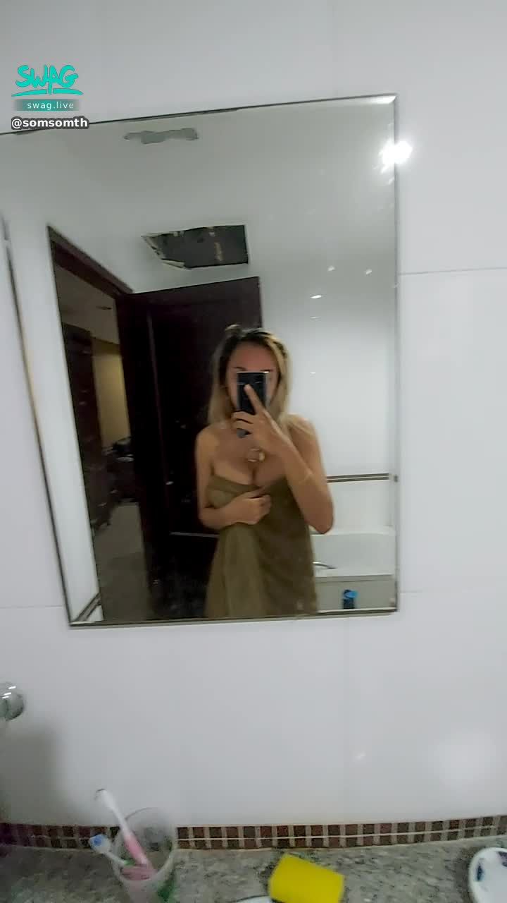 somsomth : don't wear shirt 😅