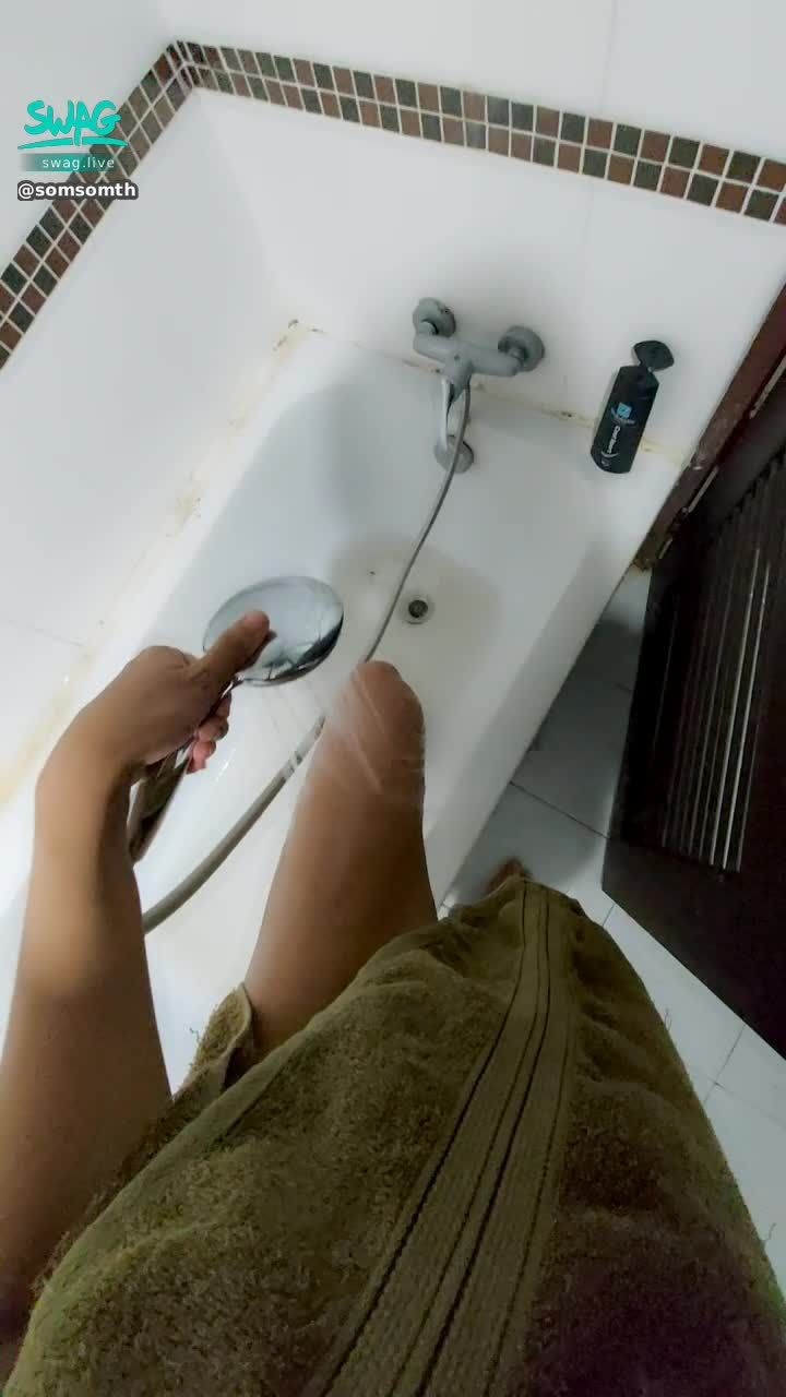 somsomth : i want shower again 😁