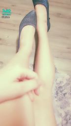 janicee : 腳上的傷終於快好了😥
高跟鞋美腿👠
挖空處透出的內衣🌹
性感新衣💗
new dress😍
#黑髮 #長髮 #眼鏡 #眼鏡妹 #黑框 #粗框 #挖空 #洋裝 #裙擺 #美腿 #sexy #露腰 #bra #高跟鞋 #highheels #dress
