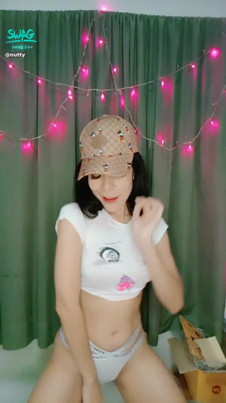 nutty : Good waist, nice to take it to glide at home 🤤💦 #shape #pussy #chest #beautiful #cute #Thai girl