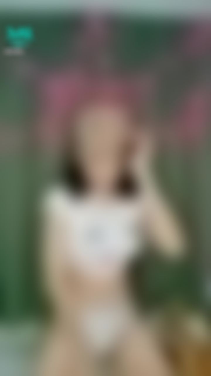 nutty : Good waist, nice to take it to glide at home 🤤💦 #shape #pussy #chest #beautiful #cute #Thai girl