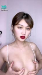 kristinexoxo : 哥哥的小騷貨上線等你
想用腿量哥哥的腰ㄋ
#揉奶 #雪乳 #白皙 #騷 #露點