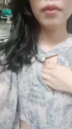 janicee : 手伸入衣服內😈
揉一揉內衣下的酥胸🌹
舔嘴唇誘惑💋
性感新衣💗
new dress😍
#黑髮 #長髮 #嘴唇 #挖空 #洋裝 #sexy #腳趾 #露腰 #bra #dress #揉胸 #內衣
