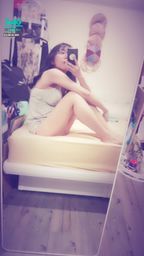 janicee : 低頭窺見白色蕾絲內衣🌹
兩層蝴結肩帶😍
床上的小可愛💖
開衩到大腿根部的睡褲😈
sleep wear💚
#細肩帶 #鎖骨 #睡衣 #肩膀 #低胸 #深V #性感 #短褲 #長髮 #黑髮 #眼鏡 #粗框 #黑框 #美腿 #赤腳 #裸足 #腳底 #bra #內衣 #蕾絲 #lace #sexy