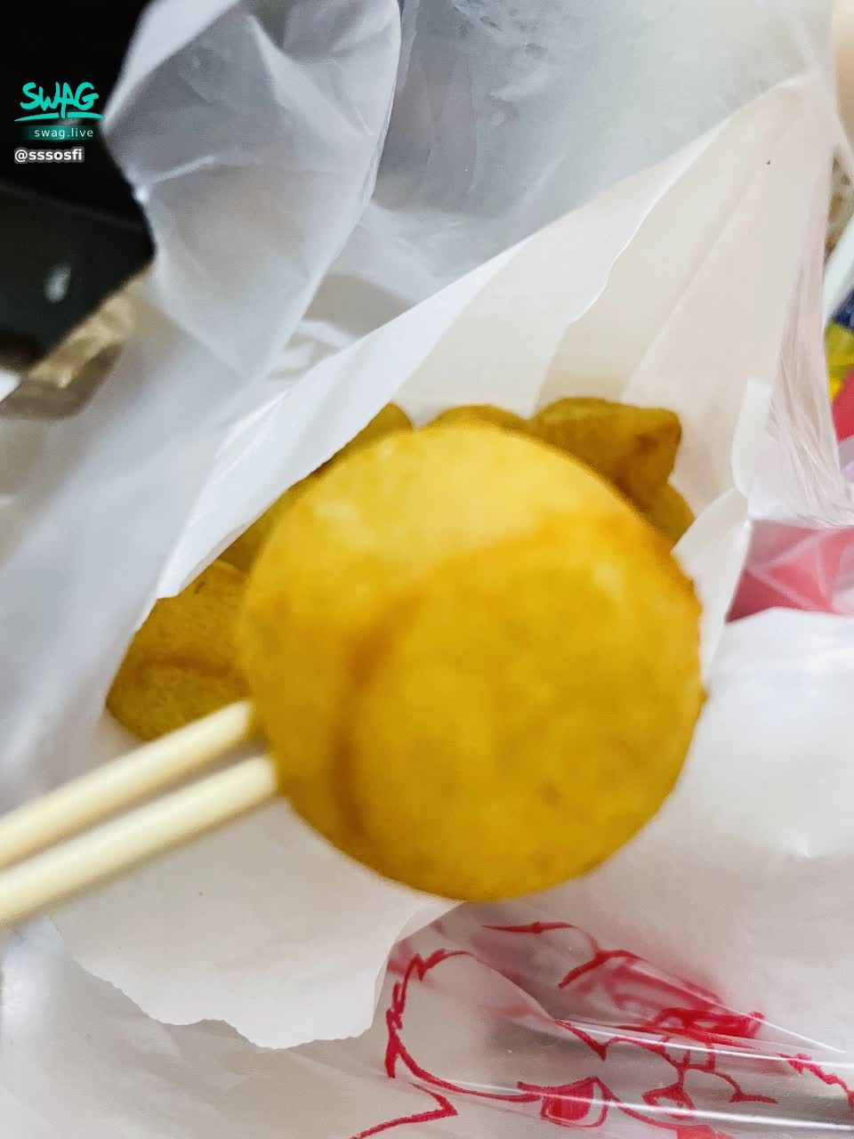  : As a result, after the afternoon tea, there are sweet potato balls 🥰🥰🥰 can't stop eating