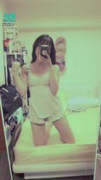 janicee : 放下睡衣兩邊的肩帶💋
拉開睡衣是白色蕾絲內衣🌹
雙層蝴結肩帶😍
開衩睡褲下的美腿😈
sleep wear💚
#細肩帶 #鎖骨 #睡衣 #肩膀 #低胸 #深V #性感 #短褲 #長髮 #黑髮 #眼鏡 #粗框 #黑框 #美腿 #赤腳 #裸足 #bra #內衣 #蕾絲 #lace #sexy