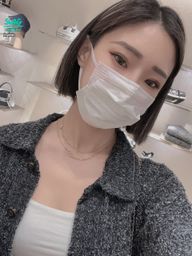 giajs : 覺得脖子好空去看項鍊🥹就看到我的命定款🥹好好看⋯好想買⋯但再打開我的錢包⋯就默默把它放回去了⋯
#禮拜六晚上10點陪我直播❤️ #然然日常 #約會 #吃飯約會 #giajs #然然