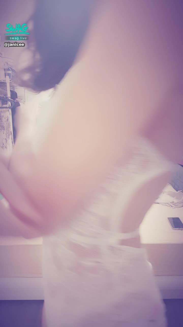 janicee : 前鏡頭👀
背後的美背設計💙
性感連體衣💋
Lace bodysuit💚
白色蕾絲內著🌹
#細肩帶 #鎖骨 #肩膀 #低胸 #深V #性感 #小褲 #長髮 #黑髮 #美背 #內著 #蕾絲 #lace #sexy