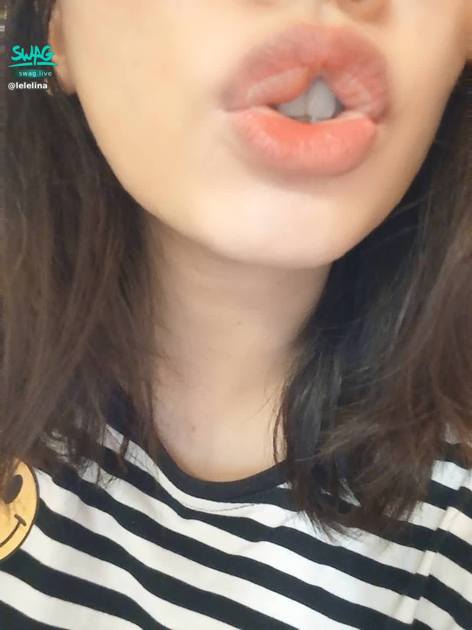  : mouth 👄 I can't get enough sleep and it's broken again 🥹🥹🥹🥹