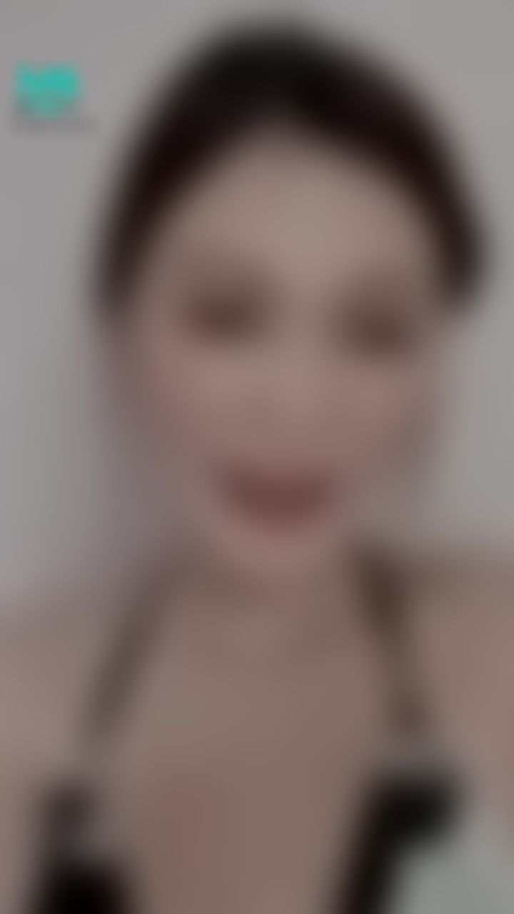 kristinexoxo : 剛才直播手機太熱沒辦法繼續，有看直播的哥哥可以來私訊我影片🥰🥰 #阿嘿顏