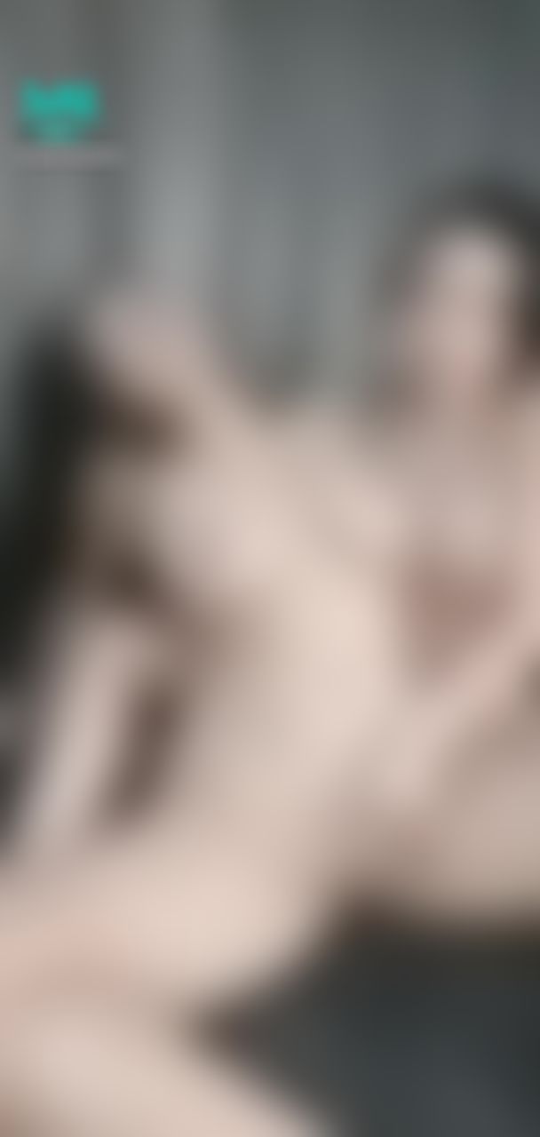 dirtymommy : I love when she rub my clitoris