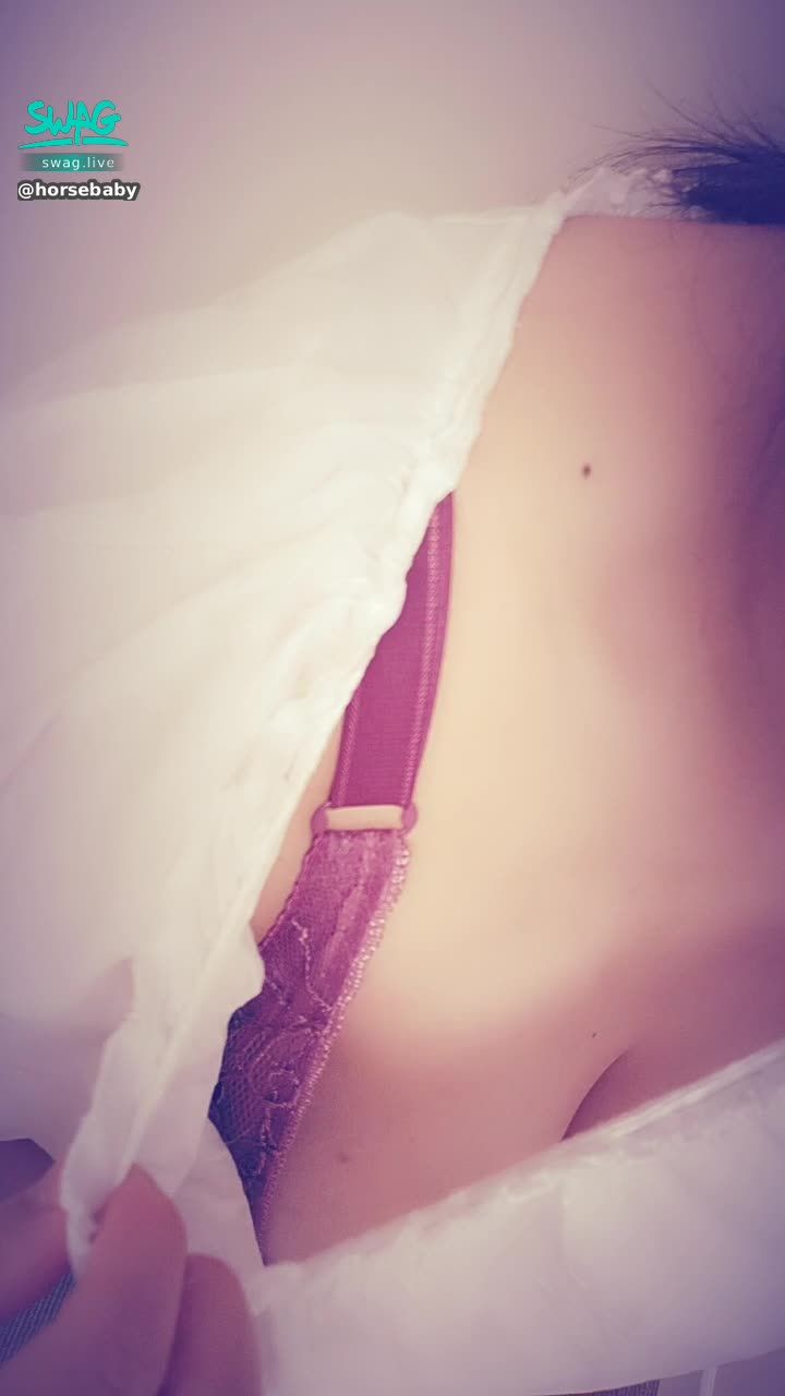  : Open your clothes~ Do you think purple underwear looks good?
