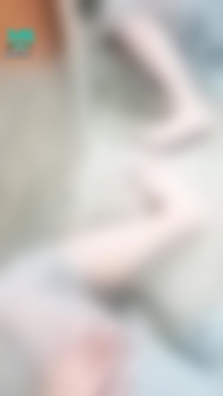 janicee : 不小心看到蕾絲下的小褲了😈
難得擦指甲油🌹
蕾絲長禮服🌸
一直跑出來的nu bra💖
三角地帶只用蕾絲蓋住😈
lace gown💙
#細肩帶 #禮服 #深V #低胸 #隱形胸罩 #美腿 #洋裝 #蕾絲 #肩膀 #黑髮 #乳溝 #赤腳 #指甲油 #長髮 #鎖骨 #赤腳 #裸足 #性感 #nubra #gown #lace #小褲