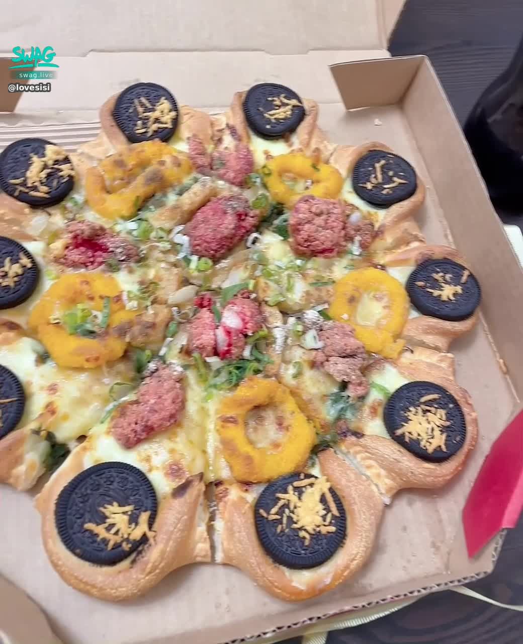  : 🍕 food fairness 🍕 I want to order tonight....Bi x Ketai Flavored Salty Crispy Chicken Pizza