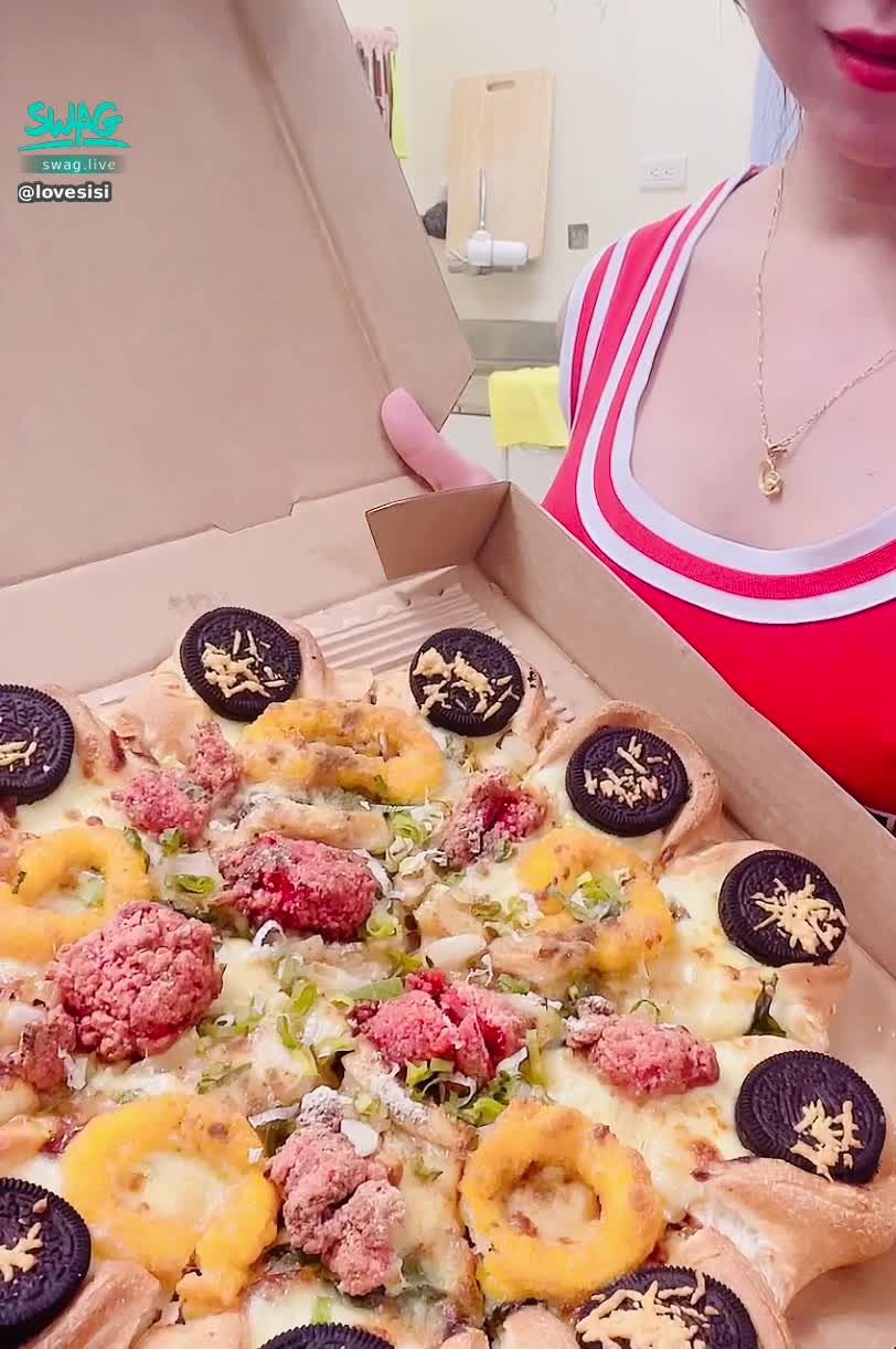  : 🍕 food fairness 🍕 My channel isn't just smack-drying 🤪 If you don't wear underwear and want to try it out, let me introduce you... What new flavors will oreo and salty crispy chicken come up with?