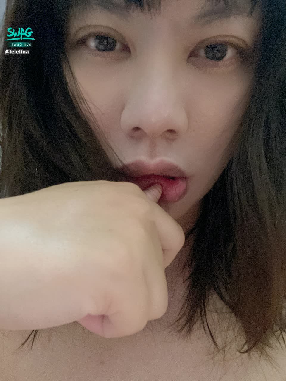  : Wake up early in the morning by Lei Gong...
It's raining.. how do you go out? 😫😫😫😫