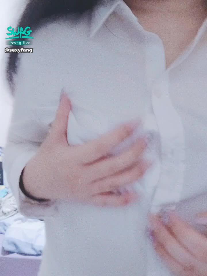  : 💜 Contrast goddess Xiaofeng 💜 Take it off, brother, look at Xiaofeng slowly unbuttoning the nipple with one hand and the nipple with the other 🥺🥺
#襯衫 #制服 nipple #奶頭 #美甲
