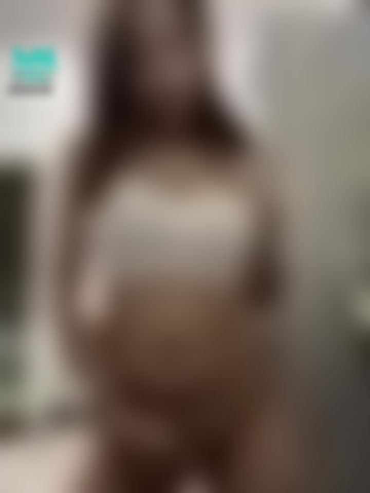 l******i : 清純小背心慾女💕欲求不滿的淫蕩樣子🔥要被火辣滾燙的肉棒抽插到不行～～
#背心 #小背心 #乳頭 #乳溝 #脫掉 #淫蕩 #奶子 #奶 #胸部 #胸 #小穴 #穴穴 #抓奶 #擠奶 #用力揉 #揉捏 #誘惑 #鮑魚 #奶頭