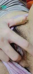 kikilinbabe : 鮑魚掰開粉嫩嫩的+手指慰慰+吸舔自己的騷淫水