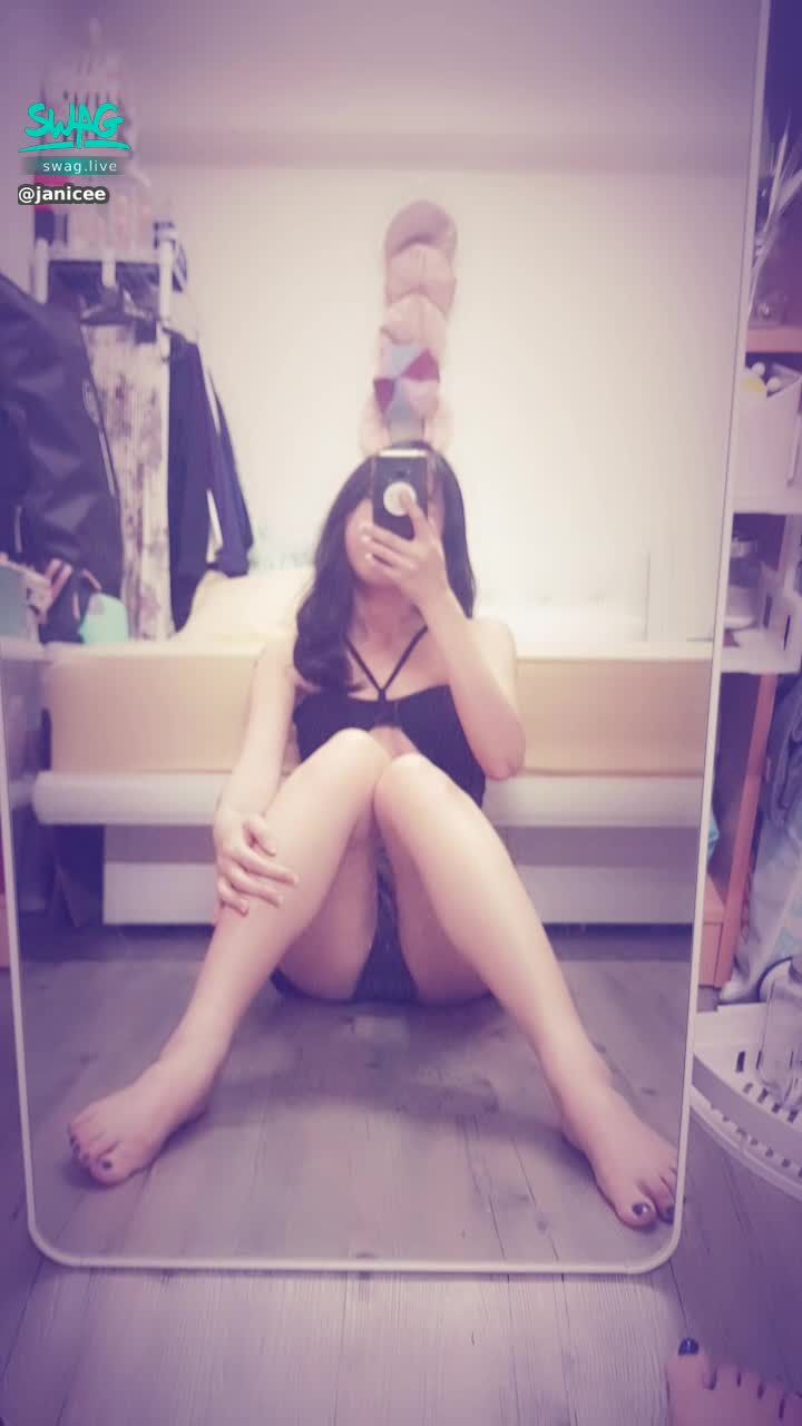  : Slowly open your legs 💚
Accidentally exposed panties 😍
breast opening 💙
Touch the glowing legs ⭐
Sexy design on the chest 😈
sexy hollow 💋
#長髮 #黑髮 #貼身 #性感 #挖空 #短褲 #長腿 #美腿 #赤腳 #裸足 #指甲油 #乳溝 #肩帶 #下乳 #南半球 #鎖骨 #M字腿 #曝光