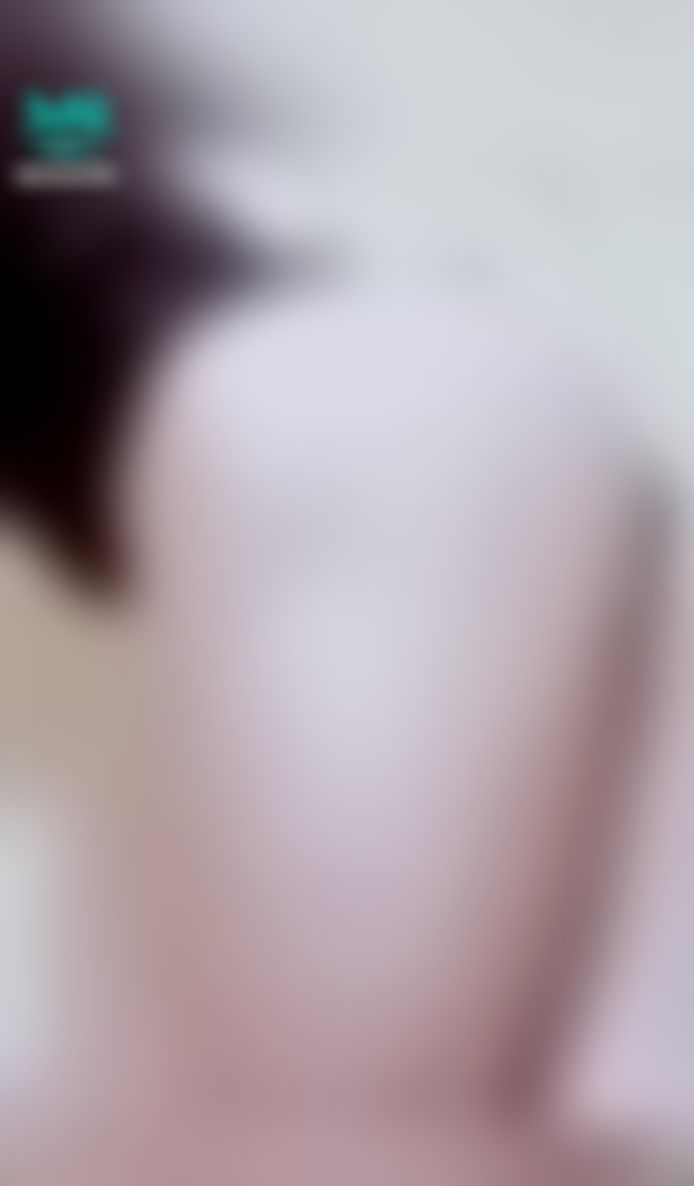 yoyomiko : 🙏我想問一下～🔞無故妹妹狂流水是怎麼了💦？😅蜜可真的什麼也沒做，也沒有看片片什麼的…你看～直播完整件內褲全濕💦💦💦🫣