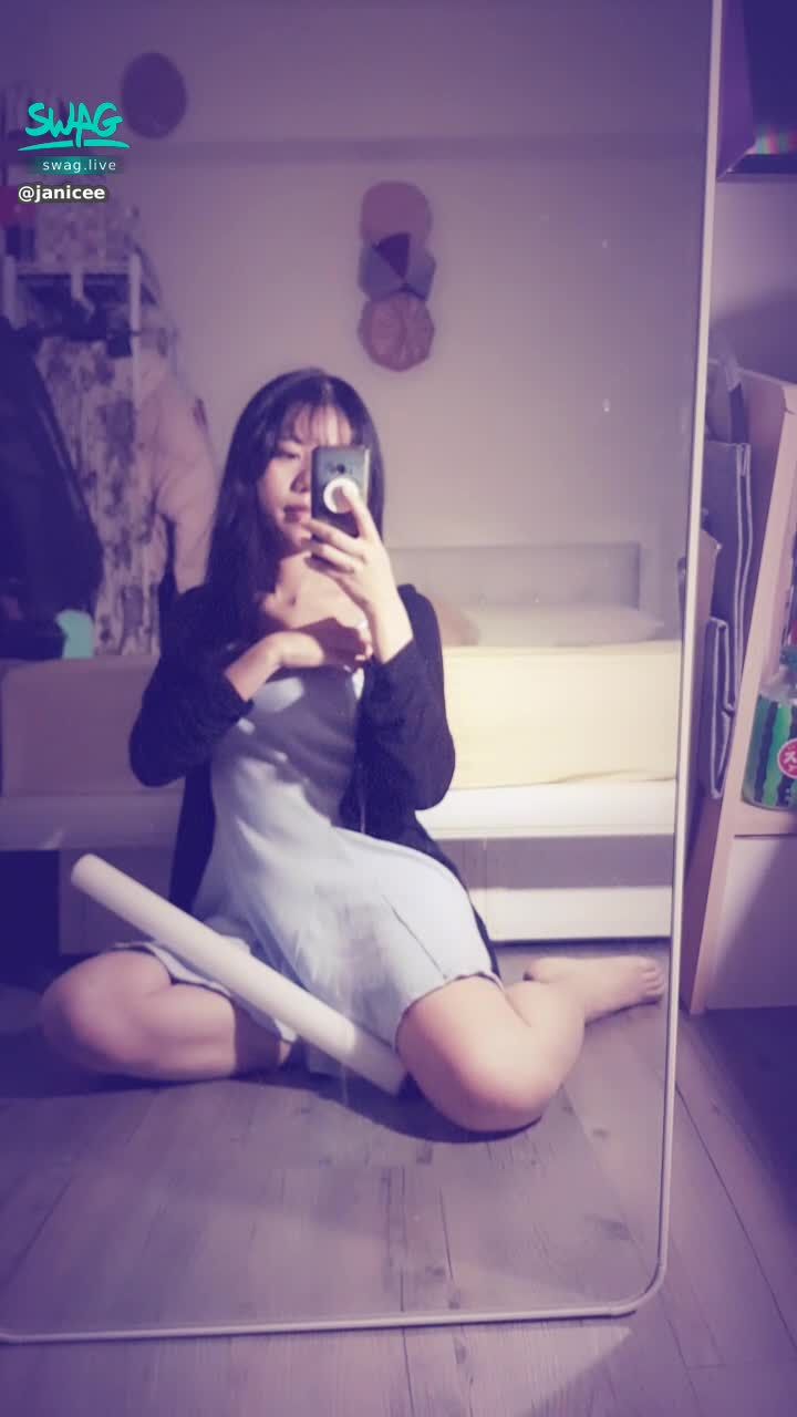  : pure lust dress 🎀
Pull down the jacket to reveal the white underwear straps 😍
low cut view 👀
stranded tropical fish 💗
tropical fish 💚
#長髮 #黑髮 #貼身 #性感 #洋裝 #短裙 #長腿 #美腿 #赤腳 #裸足 #細肩帶 #乳溝 #肩帶 #美足 #鎖骨 #sexy
