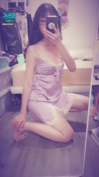 janicee : 蹲低💓
開衩的長腿效果😍
絲質的緞面睡衣⭐
開衩的性感💋
胸口的深V蕾絲蝴蝶結🎀
satin touch♥️
#長髮 #黑髮 #貼身 #性感 #低胸 #短裙 #長腿 #美腿 #赤腳 #裸足 #細肩帶 #乳溝 #美足 #鎖骨 #sexy #蕾絲 #指甲油 #緞面 #黑框 #粗框 #眼鏡
