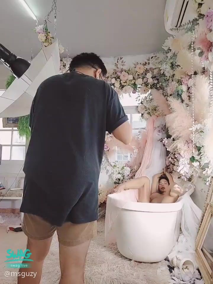m****y : pussy