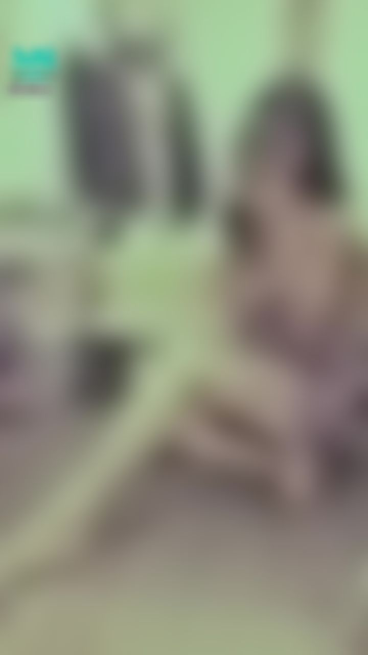 janicee : 坐在地板的美腿💗
難得擦了指甲油💋
絲質的緞面睡衣⭐
開衩的性感💋
胸口的深V蕾絲蝴蝶結🎀
satin touch💓
#長髮 #黑髮 #貼身 #性感 #低胸 #短裙 #長腿 #美腿 #赤腳 #裸足 #細肩帶 #乳溝 #美足 #鎖骨 #sexy #蕾絲 #指甲油 #緞面 #黑框 #粗框 #眼鏡