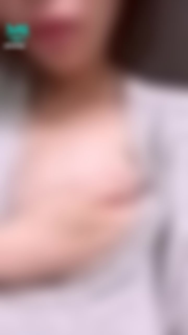 stellajs : 不解太可惜😳😳素顏葡萄在家不穿內衣☺️葡萄乾還凸凸的啦😈😈😈😈有沒有好想念不用濾鏡的葡萄
#葡萄 #週三晚上9點直播 #奶 #素顏 #美乳 #私訊有福利💋