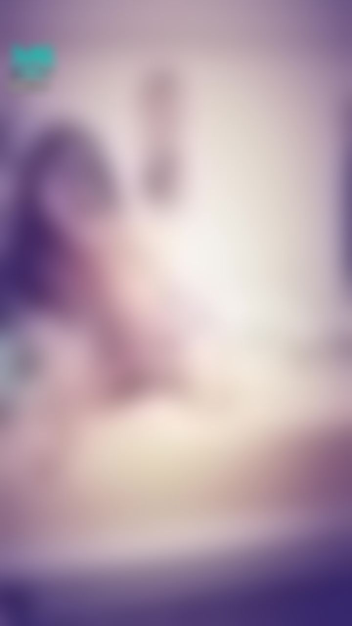 janicee : 趴著的小野貓😈
放下一側的肩帶💗💗💗
細肩帶絲質睡衣💋
蝴蝶結與深V蕾絲🎀
silky💓
#長髮 #黑髮 #貼身 #性感 #低胸 #短裙 #長腿 #美腿 #赤腳 #裸足 #細肩帶 #乳溝 #美足 #鎖骨 #sexy #蕾絲 #指甲油 #緞面 #黑框 #粗框 #眼鏡