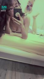 janicee : 趴在床上♥️
前傾時的春光外洩⭐
無限美好😈
細肩帶絲質睡衣💋
蝴蝶結與深V蕾絲🎀
silky💓
#長髮 #黑髮 #貼身 #性感 #低胸 #短裙 #長腿 #美腿 #赤腳 #裸足 #細肩帶 #乳溝 #美足 #鎖骨 #sexy #蕾絲 #指甲油 #緞面 #黑框 #粗框 #眼鏡