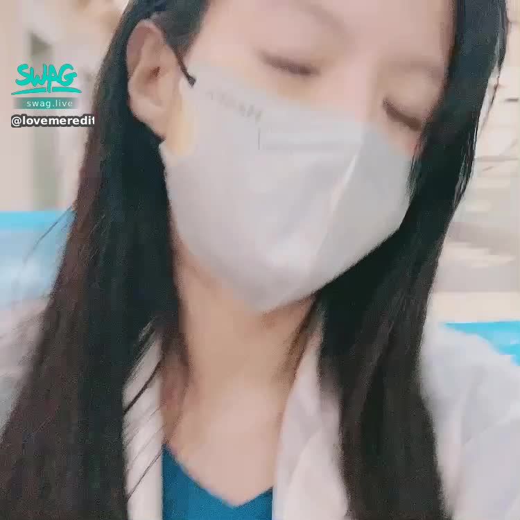 lovemeredith : 💊
《2022年快樂，今天週業績還沒達標🥺今天晚上猜薇薇幾點直播來》
拿了好多藥，有抗生素、止痛藥、傳明酸、杜鵑花酸、眼藥水、哈尼想知道薇薇拿這些藥的用途，濕💦我跟你說
🤔

🧝🏻‍♀️美騷氣息vivi的第一隻長片粉粉請享用
喜歡麻煩幫我按讚👍
https://go.swag.live/P9hksoBFhiXaYkGs8

㊙️包月vip 

💎
讀書的唯一用途是增加氣質
🎀

20:000-22:00&早上下午不定時出沒
 送首頁指定禮物🎁得隱藏版片片
 濕訊讓你射好舒服睡😴