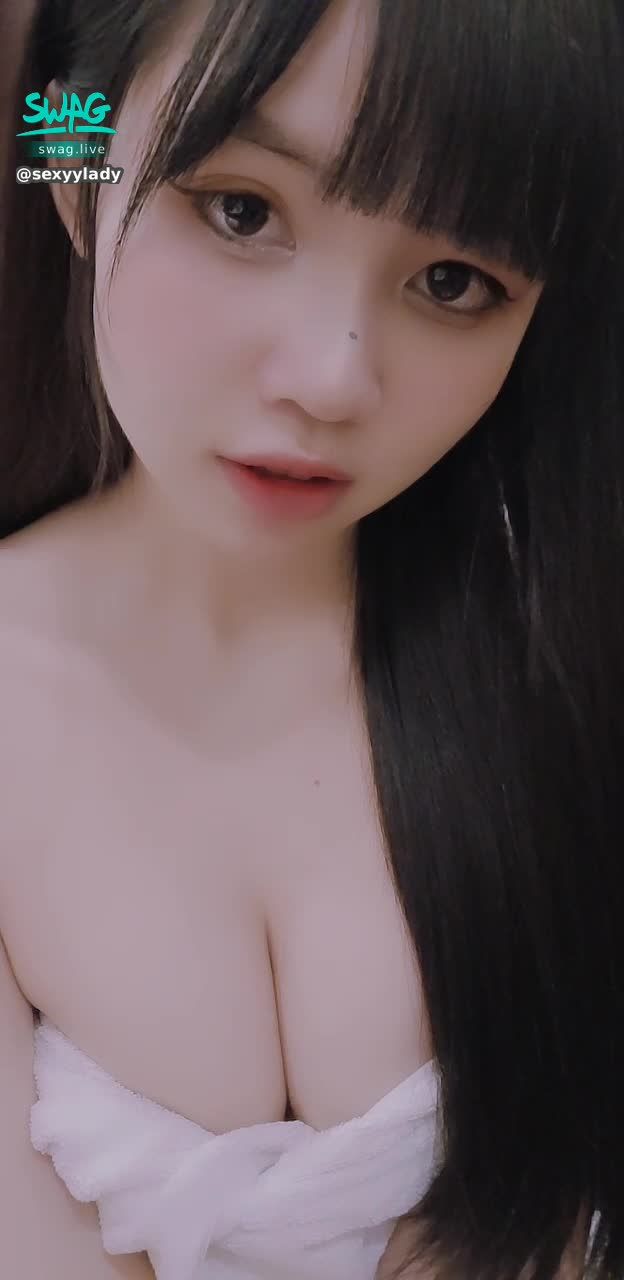 sexyylady : 露脸: 送来一个这样的妹妹服务你，你满意吗???👅 ❤️
Được một em hàng ngon như này massage  anh có sướng không??