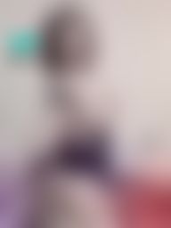 lisa_tong : 💦死庫水誘惑💦
奶子都露出來了 側面看我的奶挺不挺
你們喜歡大奶還是小奶呢?