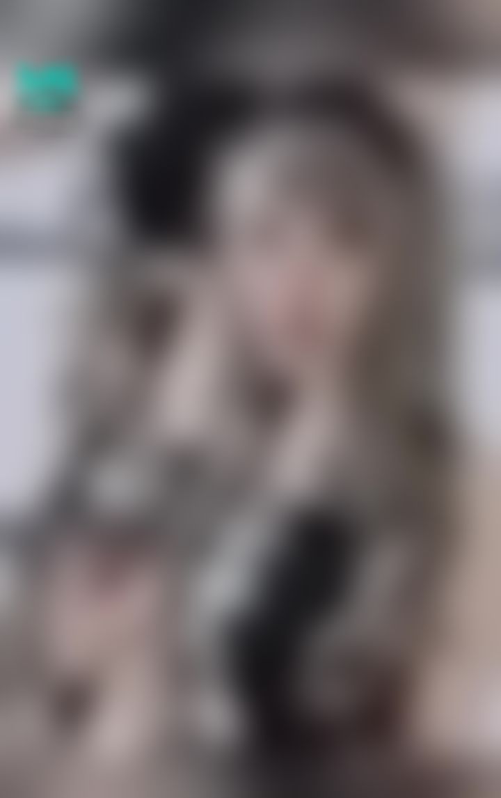 yoyomiko : 🔞賽車女郎忘記穿nubra，抖一抖就掉出來😳今天眼神有點無辜🥺🥺🥺你受得了嗎？