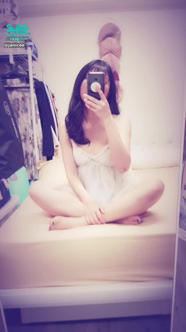 janicee : 盤腿坐時透出的底褲😈
紗質睡衣若隱若現的下擺💙
花嫁系💖
white chiffon💋
#長髮 #黑髮 #貼身 #性感 #低胸 #長腿 #美腿 #赤腳 #裸足 #美足 #鎖骨 #sexy #指甲油 #睡衣 #細肩帶 #夢幻