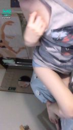 lynnbae : 知道伸出手你不會跟我走
所以我伸出了腳把你絆倒
你果然爬起來追著我跑😜