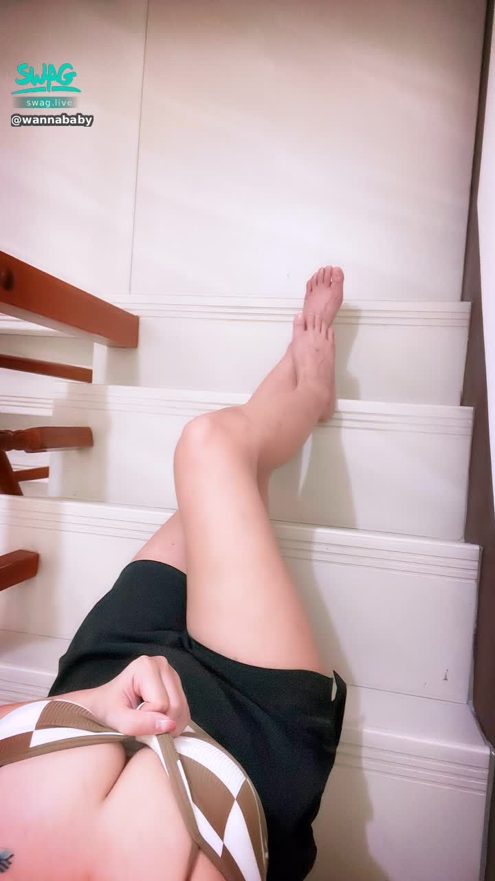 wannababy : 敏感發騷的潤滑液真的是很壞～每次都讓忍不住一直高潮 一直噴水🔥💦
你們也喜歡這麼騷的我嗎？

發騷潤滑液的「露臉影片」出爐囉🔥🔥
沒跟上直播沒關係 來私訊我 送五顆黑紫鑽💎
一樣可以看到望娜像母狗一樣發春🐶🐶

（領過的寶貝就不要再領囉🥺）
