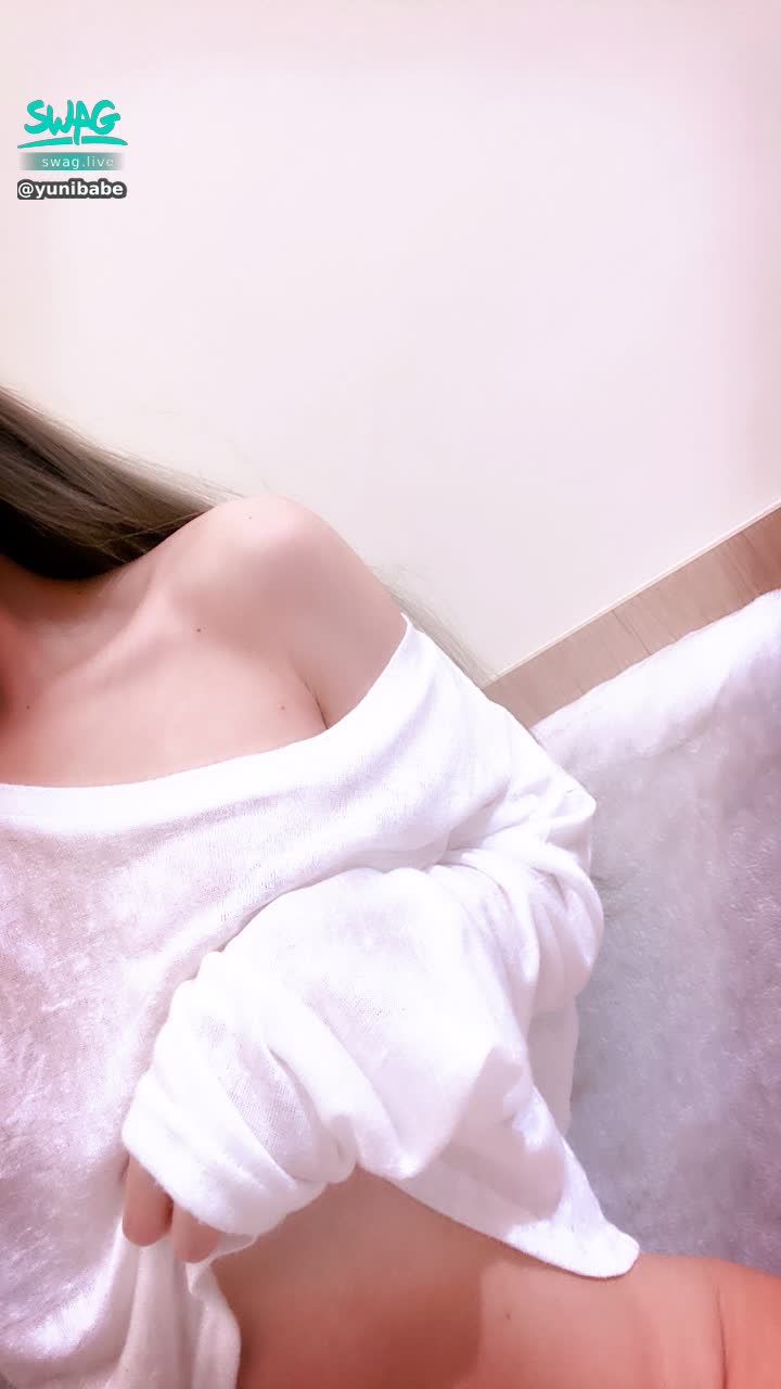  : ʏᴜɴɪ's promiscuous diary 😈
Stuck in a horny pussy while talking nasty things!
The lewd screams keep on... Put on headphones and listen to it 🎧
I don't know how many times I climaxed... The tide blows and sprays water all over the floor 💦💦💦

🔞 Horny squirting, super wet pussy, panting nasty talk, cool to the point of trembling 🔞
Guess how long ʏᴜɴɪ has not been satisfied by a cock... 😖

https://5w.ag/9DV9zdHb5dYro2oV9

#熱門長片 #推薦長片 #鎖骨
#hot #sexy #情色 #誘惑 #性感
#白皙 #小隻馬 #小蠻腰 #尤妮 #yuni #yunibabe
