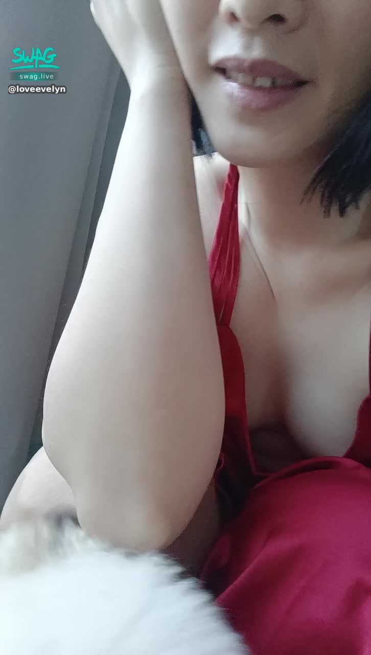 loveevelyn : 看牠們🐈🐩兩個吃真的很療癒
餵飯好有成就感🤣🥰