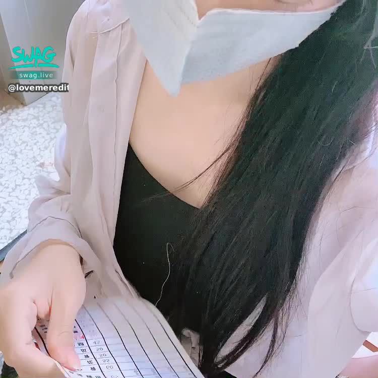 lovemeredith : 🍗
《薇薇好想有人陪，撩💦薇薇10句🉐️客製現拍片片呦》  
坐在醫美診所前面等炸雞套餐（雞排+肉粽+地瓜薯+紅茶$00限量50份，我22號；看了一下醫美診所評價、順便看看附近有什麼美食，想要吃好吃，找薇薇有好多口袋美食名單
😋

🧝🏻‍♀️美騷氣息vivi的第一隻長片粉粉請享用
喜歡麻煩幫我按讚👍
https://go.swag.live/P9hksoBFhiXaYkGs8

㊙️包月vip 

💎
我在意我對自己的看法，而不是別人對我的評價。
🎀

20:000-22:00&早上下午不定時出沒
 送首頁指定禮物🎁得隱藏版片片
 濕訊讓你射好舒服睡😴