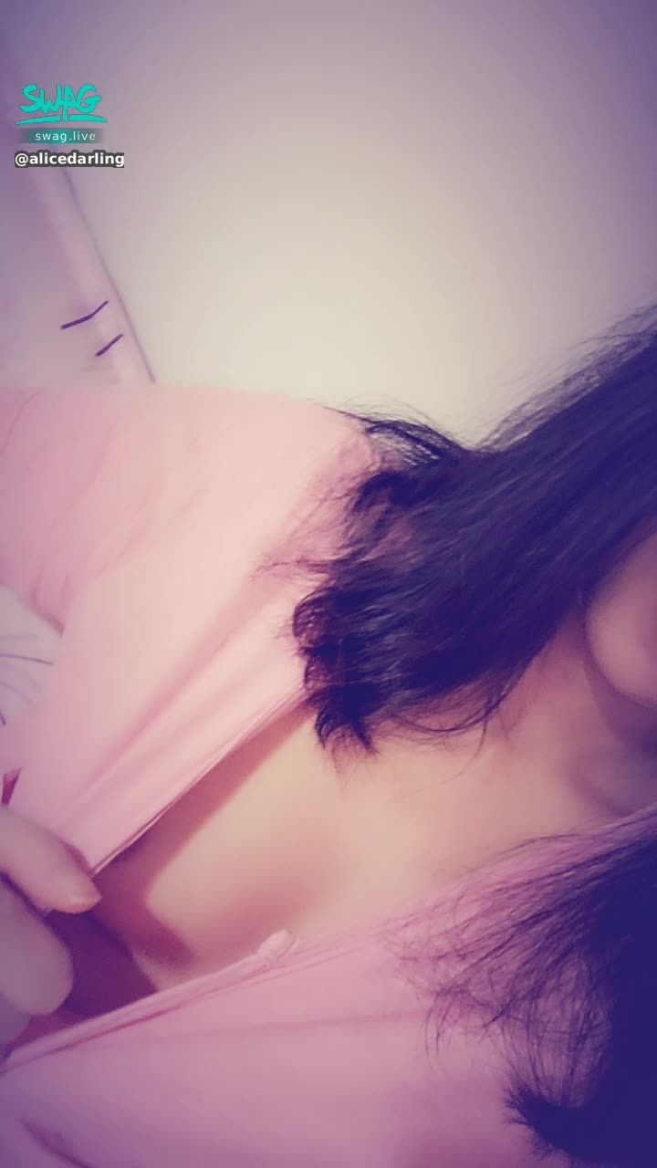 alicedarling : 我的奶子 很性感 😈😈