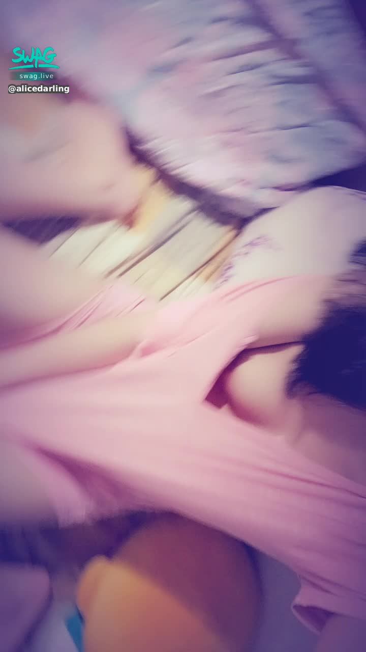 alicedarling : 讓我坐在你身上搖 好不好 😈