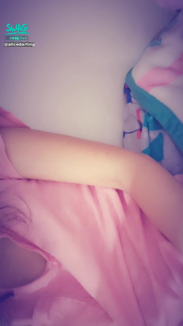 alicedarling : 最後的加強 🤪
手指上的黏液好黏喔 🌝